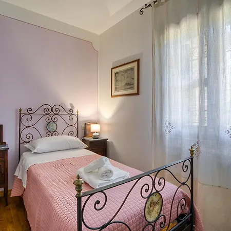 Charming With Garden & Stunning Views Of