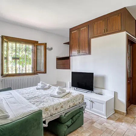 Charming With Garden & Stunning Views Of